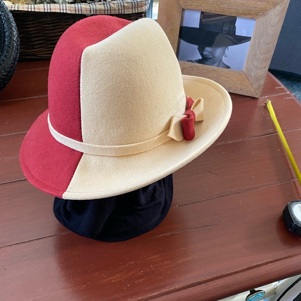 Women’s hats